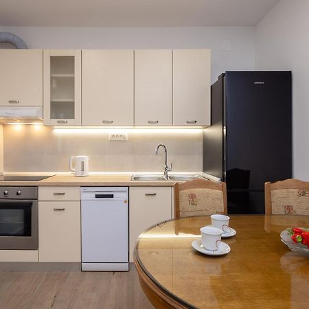Apartments Paladin Makarska Esterno foto
